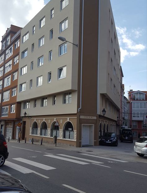 Pinturas Iglesias edificio en una esquina